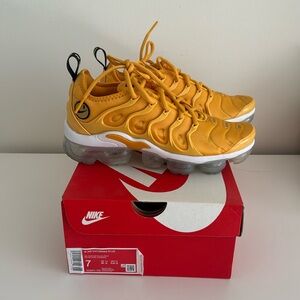 Nike Vapormax Plus - Smiley Pollen/Black Yellow Strike - Women’s Size 7